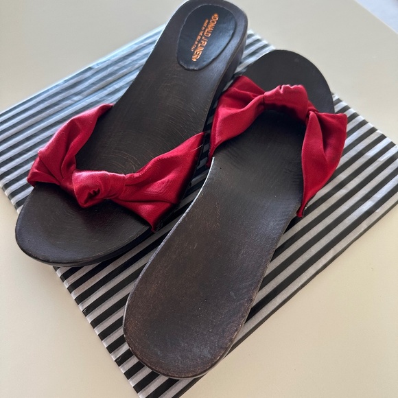 DONALD PLINER RUBY RED SATIN DARK WOOD SLIP-ONS....BRAND NEW/11M - Picture 5 of 9